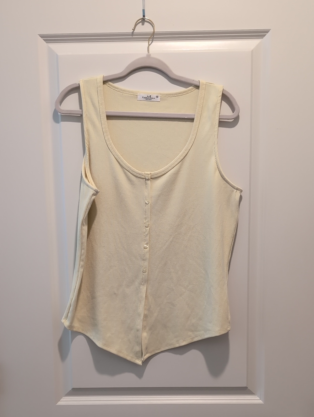 Rebellious Dreamer Sleeveless Button-Front Tank Top in Light Yellow